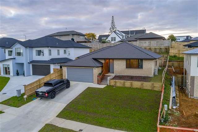 8 Regis Park Drive Pukekohe_1