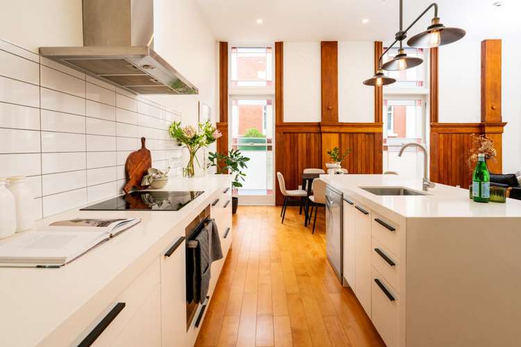 2/235 Adelaide Road Newtown_3