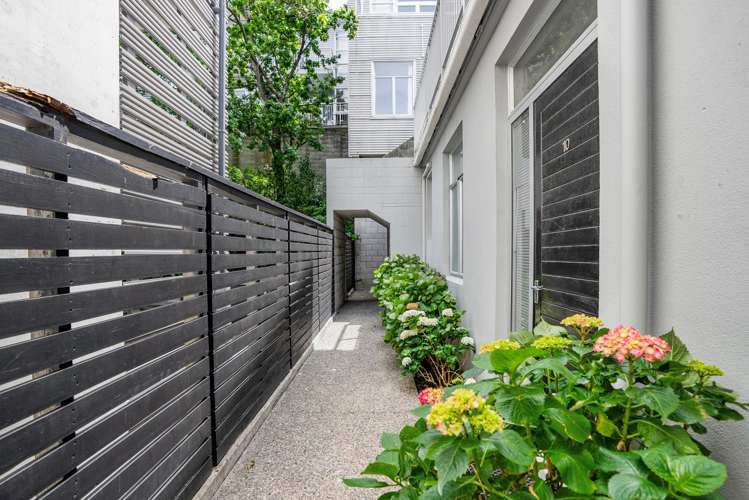 10/24 Hanson Street Mount Cook_5