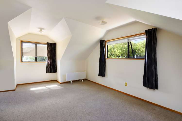 35 Olympus Way Richmond_14