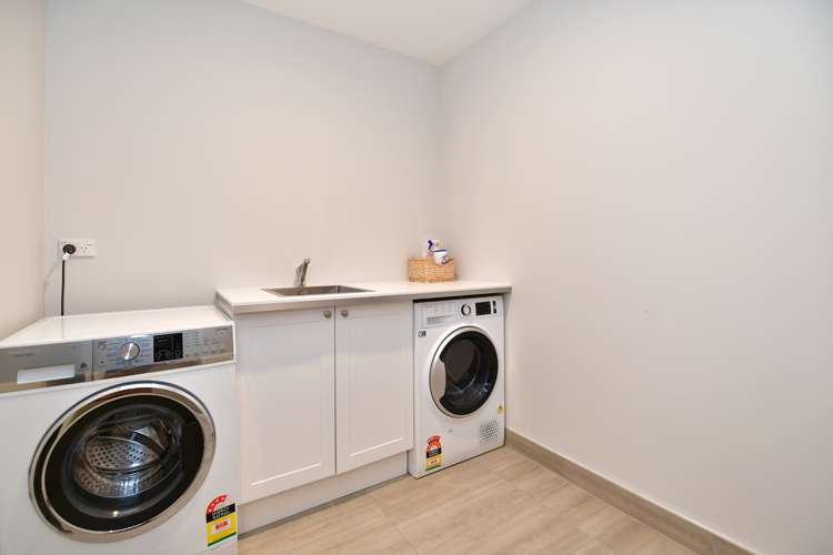 3b Melia Place Stanmore Bay_15