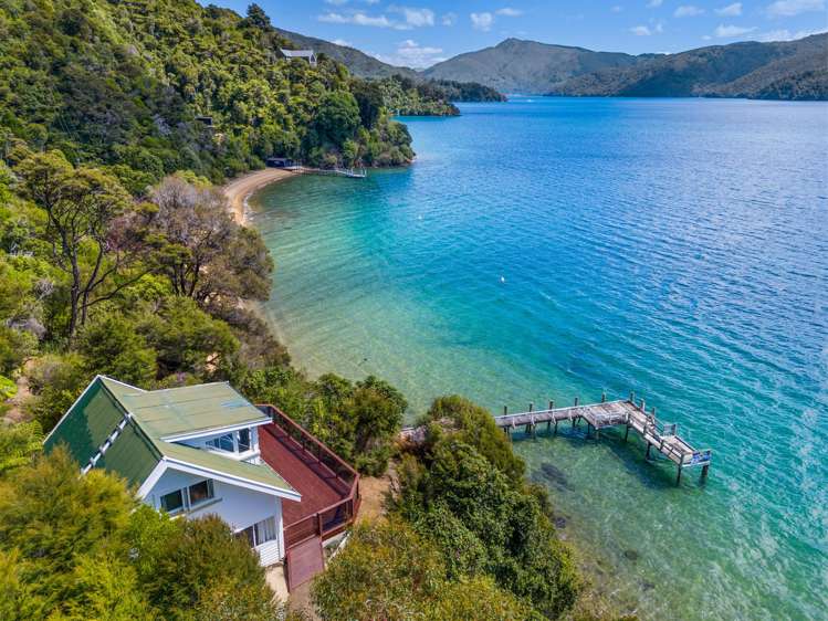 2789 Queen Charlotte Drive_0