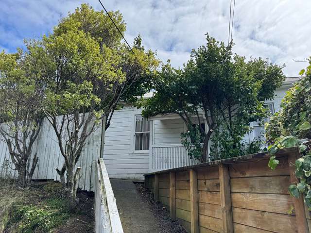 Charming 5BR in Hataitai w/ Deck & Garden