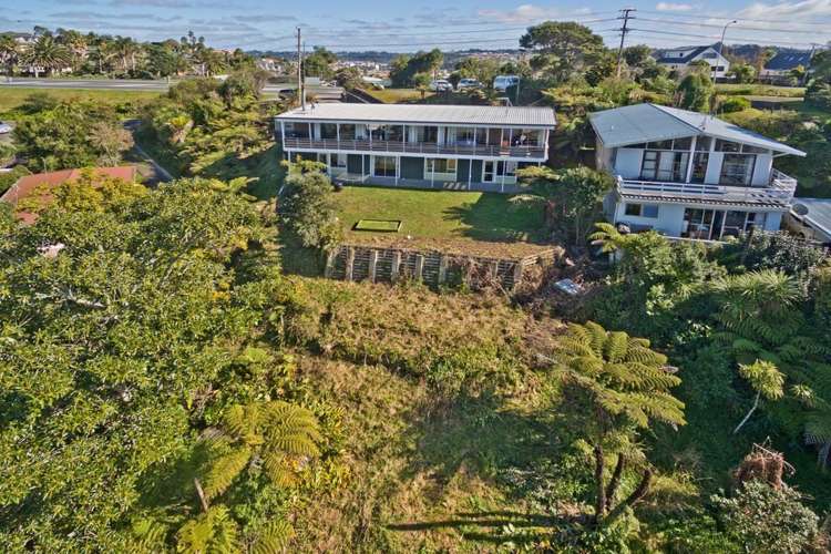 669 East Coast Road Browns Bay_34