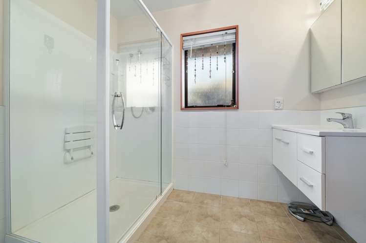 2/2 Fountainhead Lane Hillmorton_11