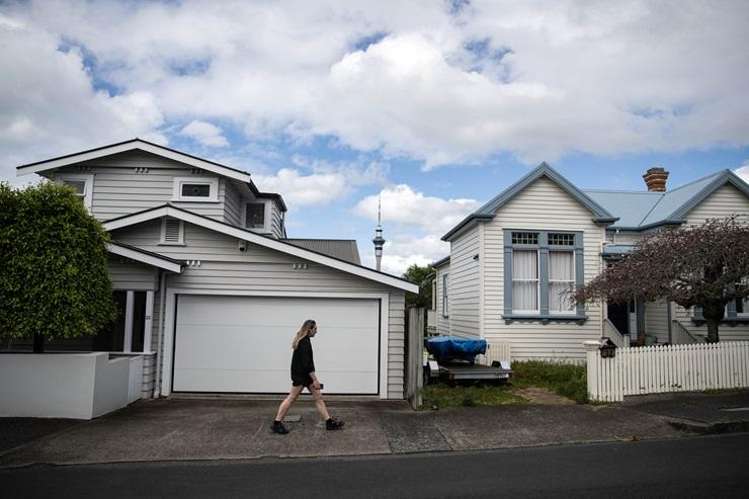 Tony Alexander: What the OCR pause - and the bank’s shock omission - means for mortgages