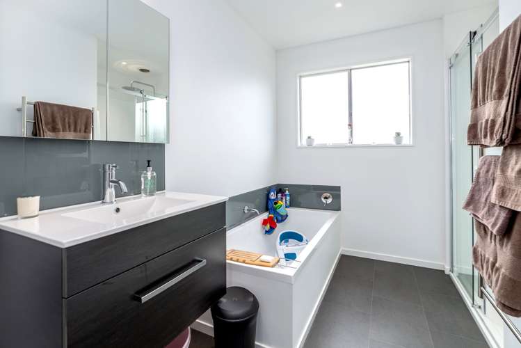 12 William Benton Street Featherston_14