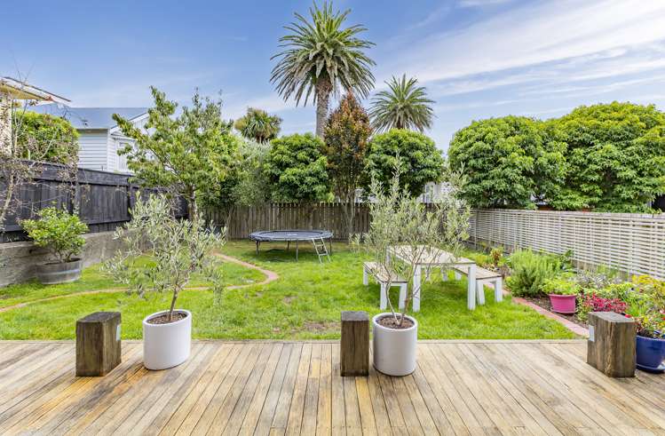 8 Hargreaves Street Mount Cook_10