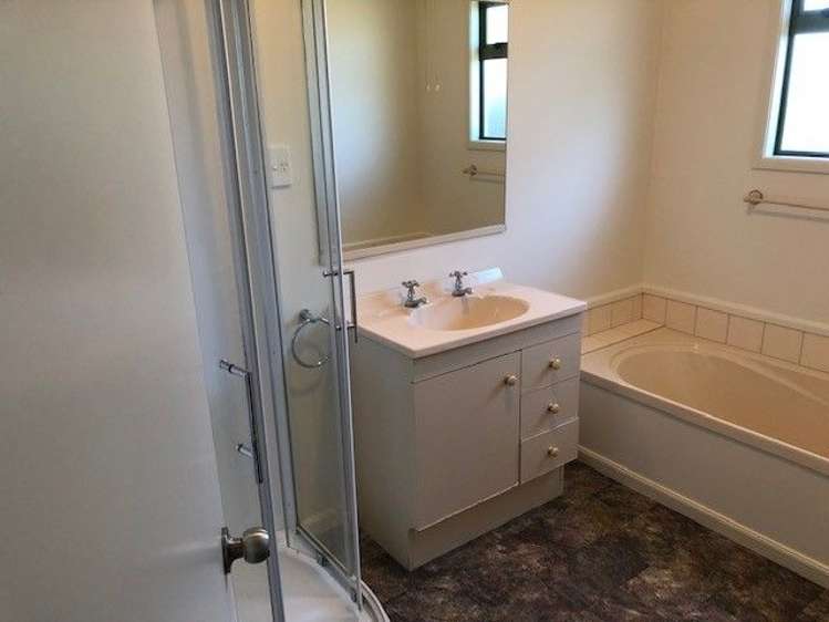 2/68A Guppy Road Greenmeadows_9