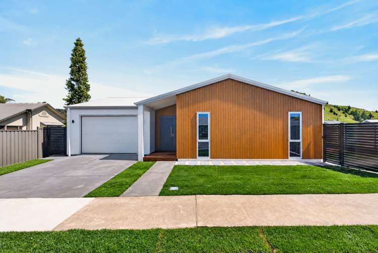1/11 West Place Greenmeadows_0