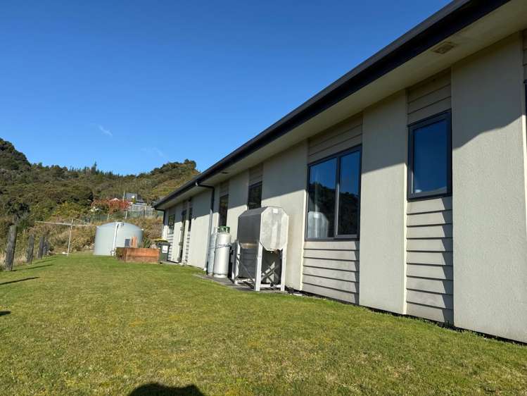 2 Little Paddock Hokitika_23