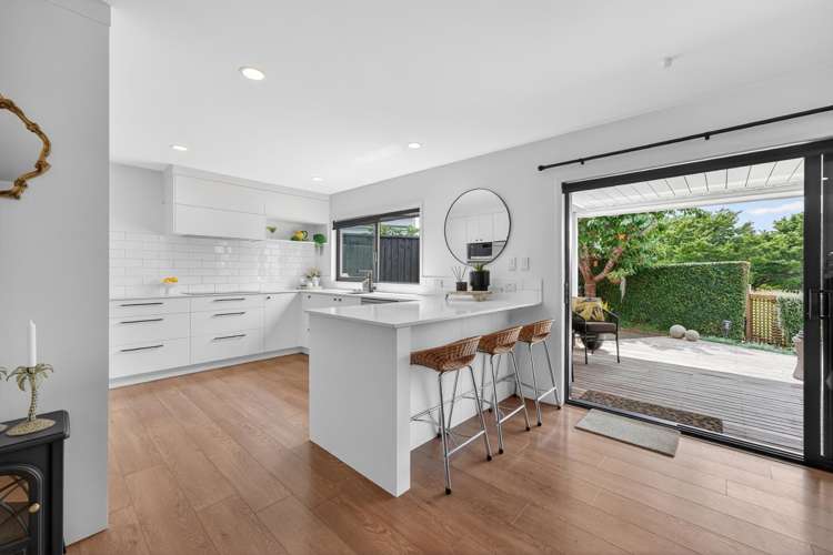 2/8 Calluna Crescent Totara Heights_1