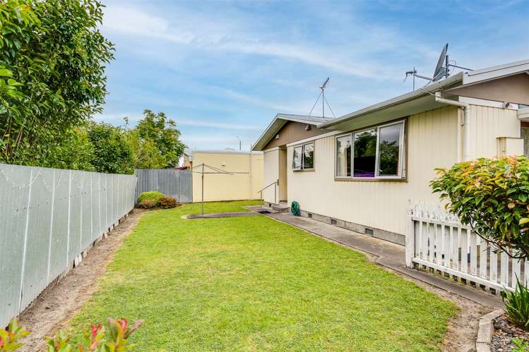 2/7 Devonshire Place Taradale_6