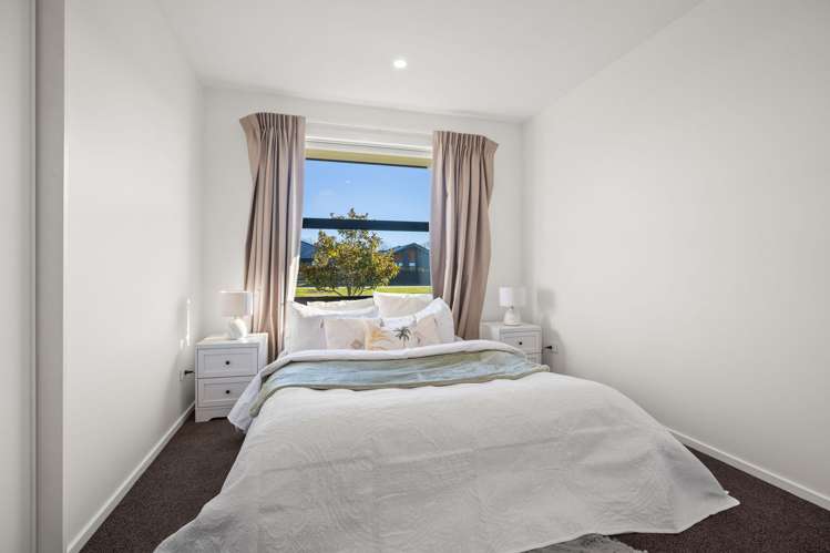 1 Woodford Avenue Woodend_13