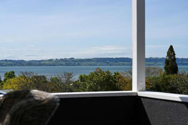 Stylish Living with Stunning Lake Views