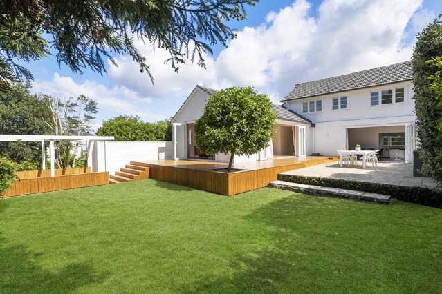 Chic Family Home with Fairway Views