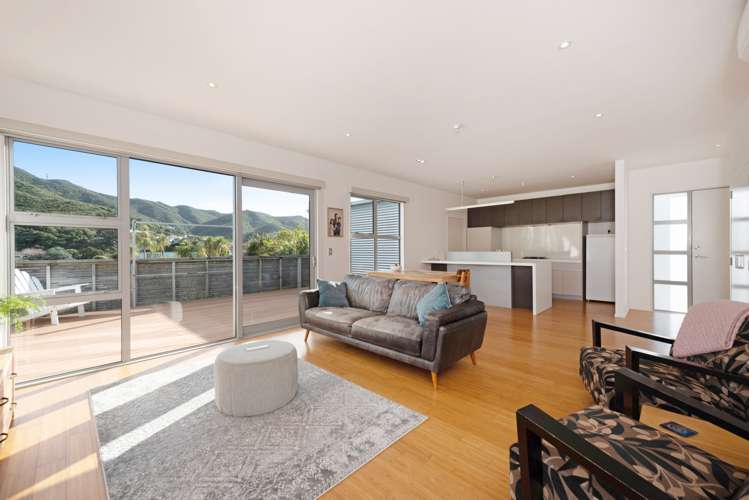 1 Saddleback Grove Karori_9