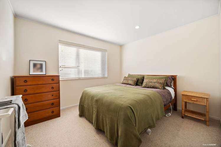 13A Chip Grove Sunnyhills_13