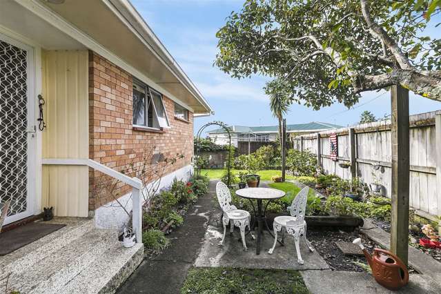 2/14 Rowan Terrace Te Atatu South_2