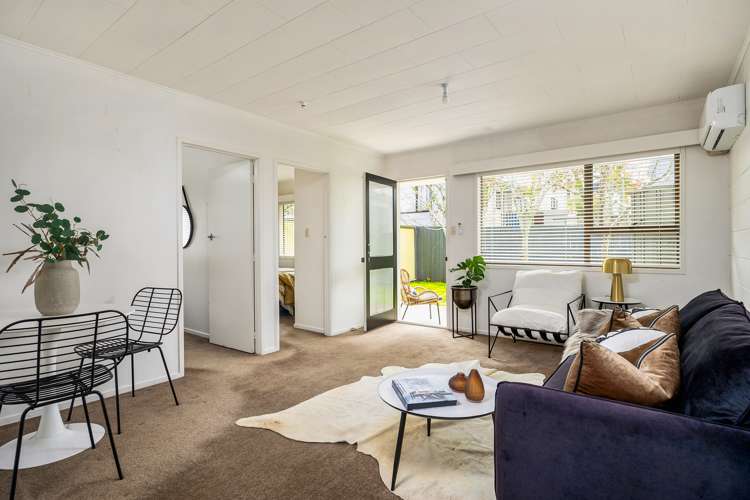 2/18 Willcott Street Mount Albert_5