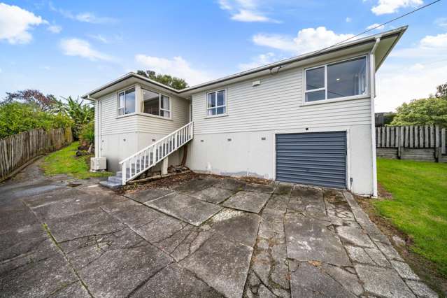 Spacious 4-Bed, 1-Bath Home in Glen Eden!