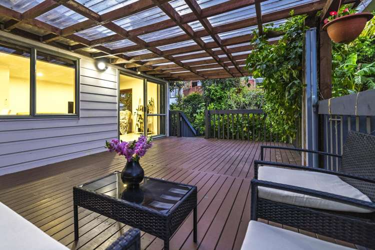 2/8 Tallington Crescent Torbay_16