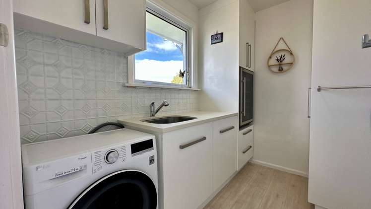 8 Queens Drive Allenton_12