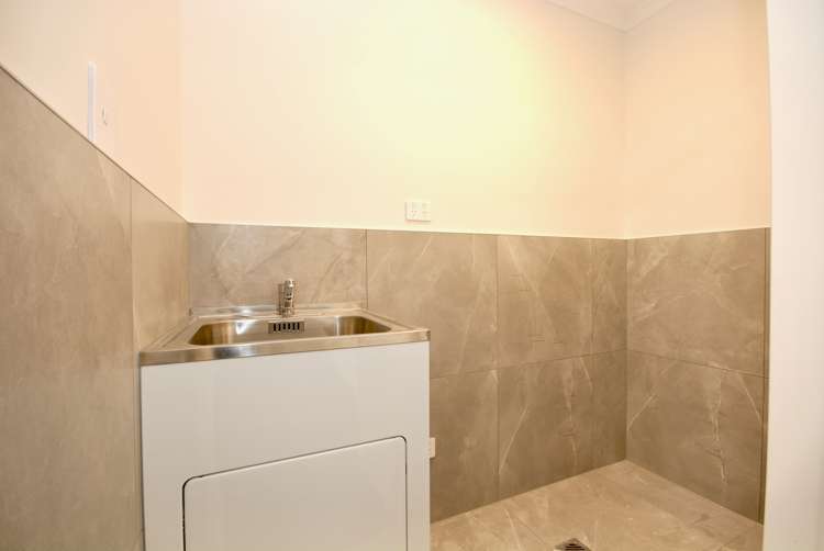 8/11 Celeste Place Totara Vale_26