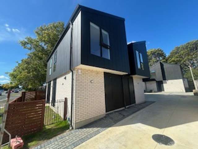 Brand new 3 bedroom home - Perfect Location Next to Lloyd Elsmore Park!