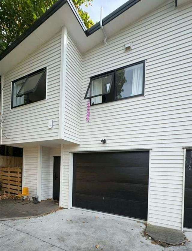 New Warm Family Home – 4 Bed, 2.5 Bath in Manurewa