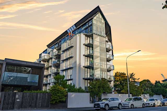 Modern Two-Bedroom in Iconic Latimer Square Tower