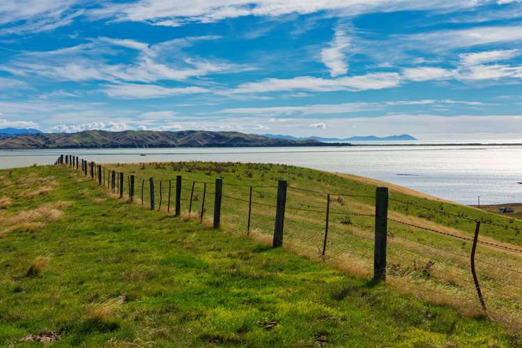 Corner Marfells Beach and Clifford Roads Lake Grassmere_28