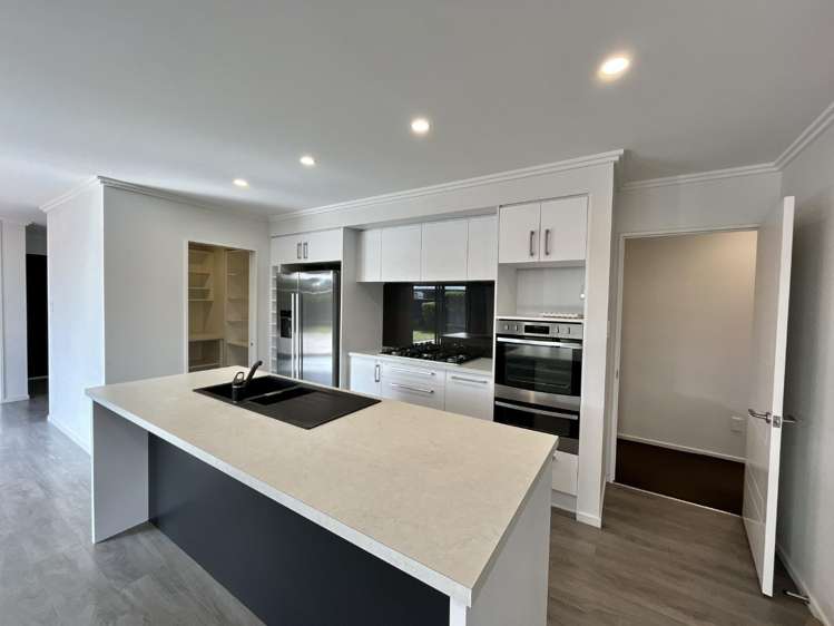 54 Grayshott Avenue 1411_1