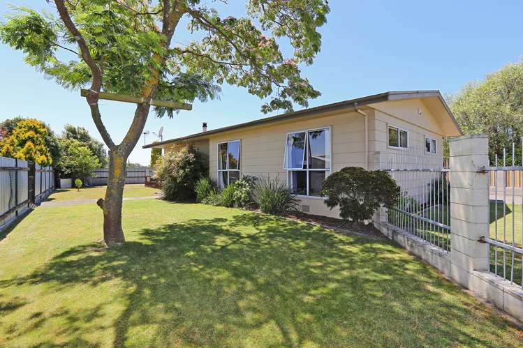 1 Deakin Place Clive_14