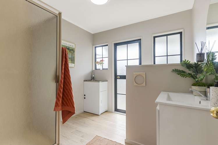 9a Dasent Street Karori Central_19