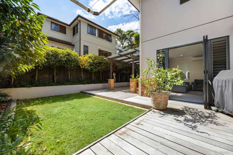 42 Greenbough Lane Greenhithe_21