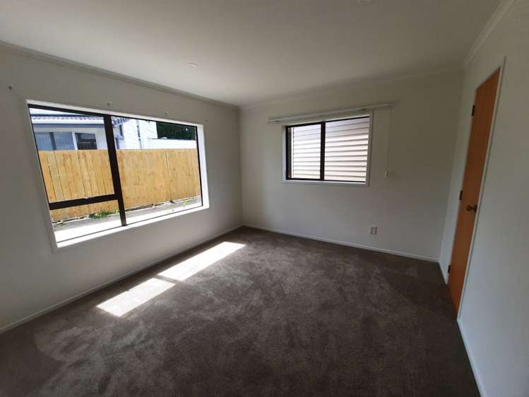 32 Hadley Wood Drive Wattle Downs_10