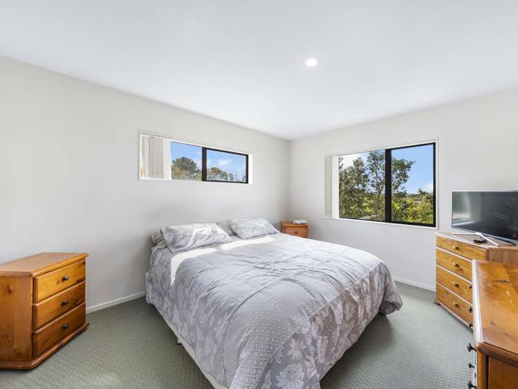 33 Riverglade Parkway Te Atatu South_17