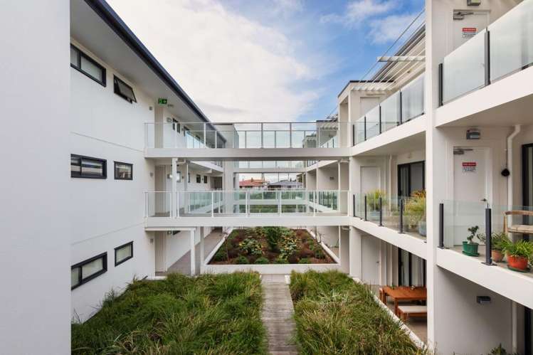 210/8 Thompson Park Road Mount Wellington_21