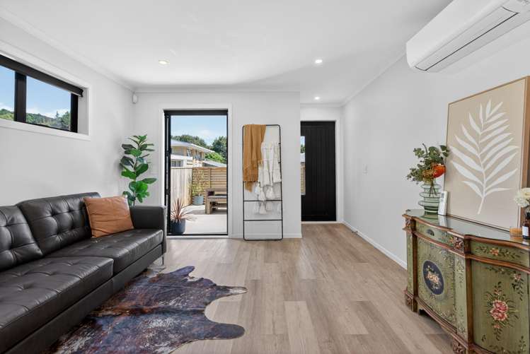 15B Rowe Parade Wainuiomata_9