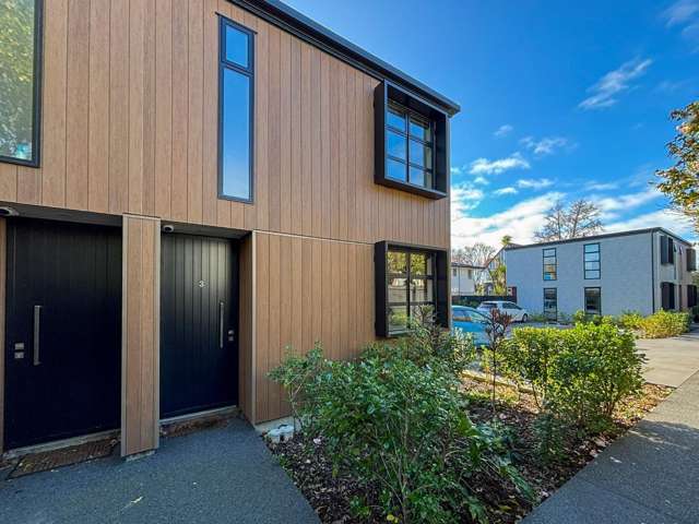 2 bed, 2 bath in the heart of St Albans!