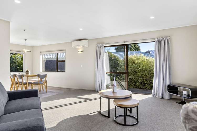 2/7 Kathleen Place Rainbow Point_6