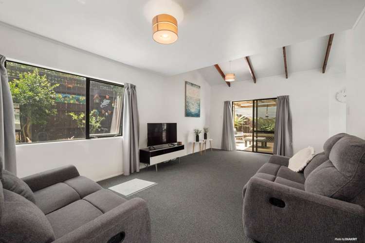 1 Greenvalley Rise Glenfield_3