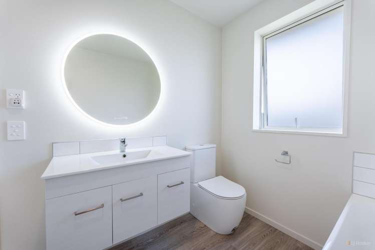3 Strawberry Lane Waimate_19