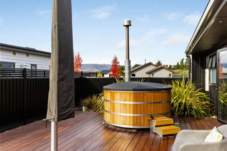 21 Warbler Lane Albert Town_14