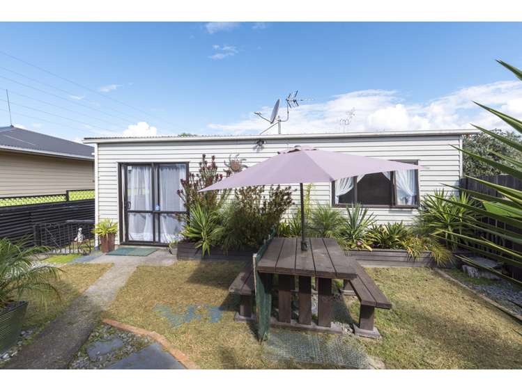 8 Cornwall Street Te Atatu South_14