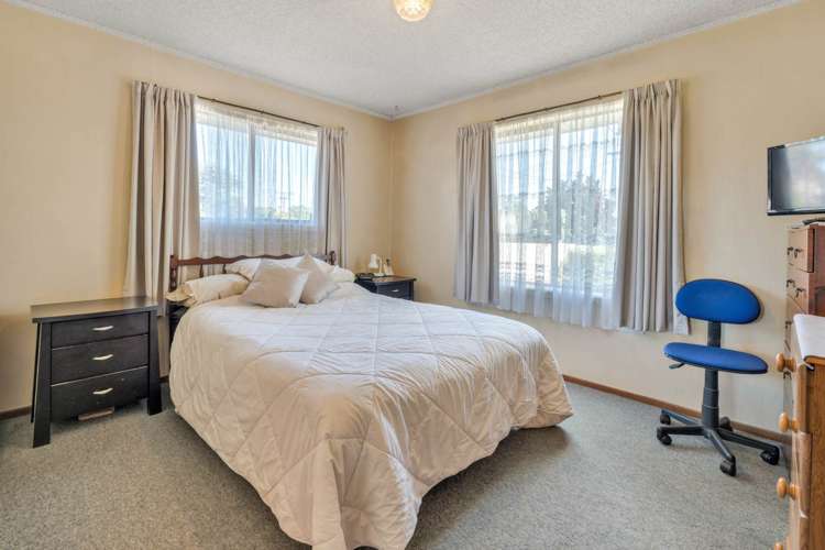 8 Gardiner Grove Mangere East_14