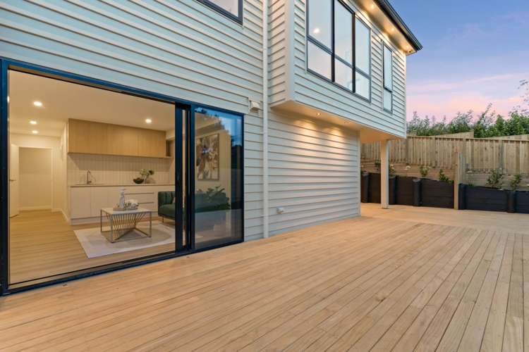 8 Barrel Crescent Swanson_22