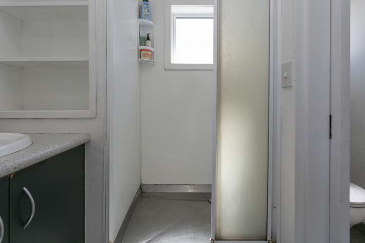 2/116 Lake Terrace Taupo_11