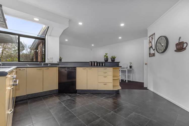 11 Harry Shaw Way Raumati South_5